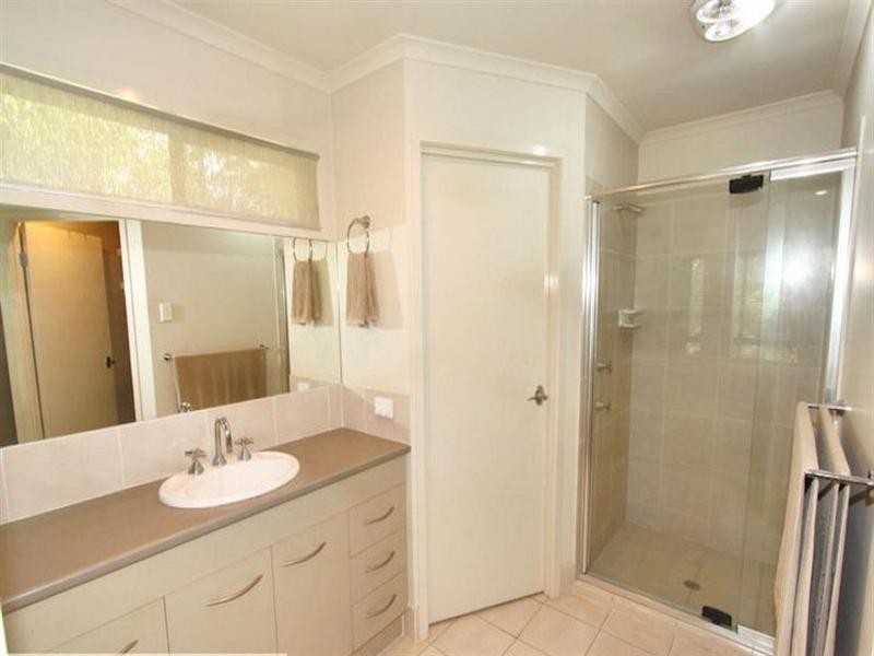 8 Torwood Court, Ferny Hills QLD 4055