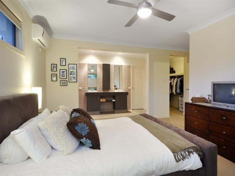 24 Rivergum Drive, Eatons Hill QLD 4037