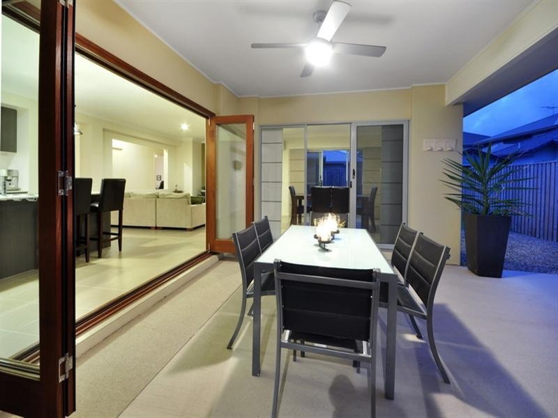 24 Rivergum Drive, Eatons Hill QLD 4037