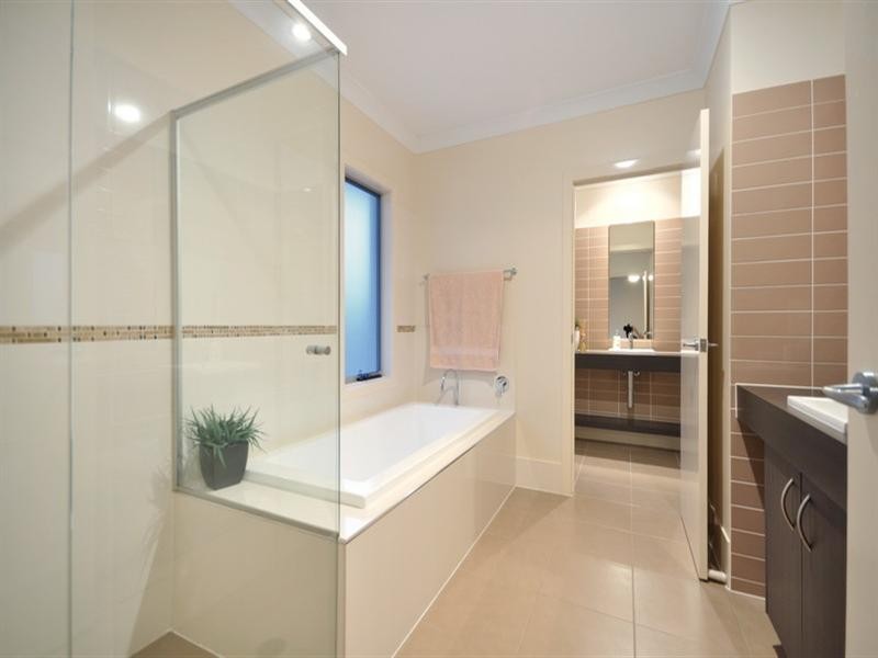 24 Rivergum Drive, Eatons Hill QLD 4037