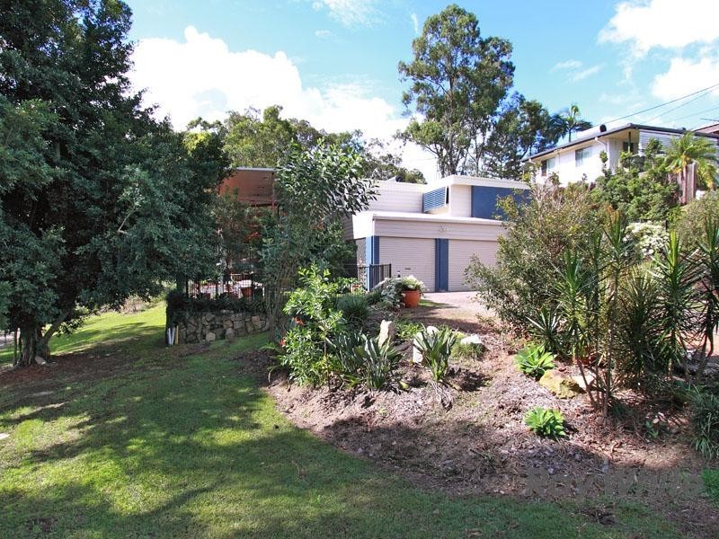 52 Hutton Road, Arana Hills QLD 4054