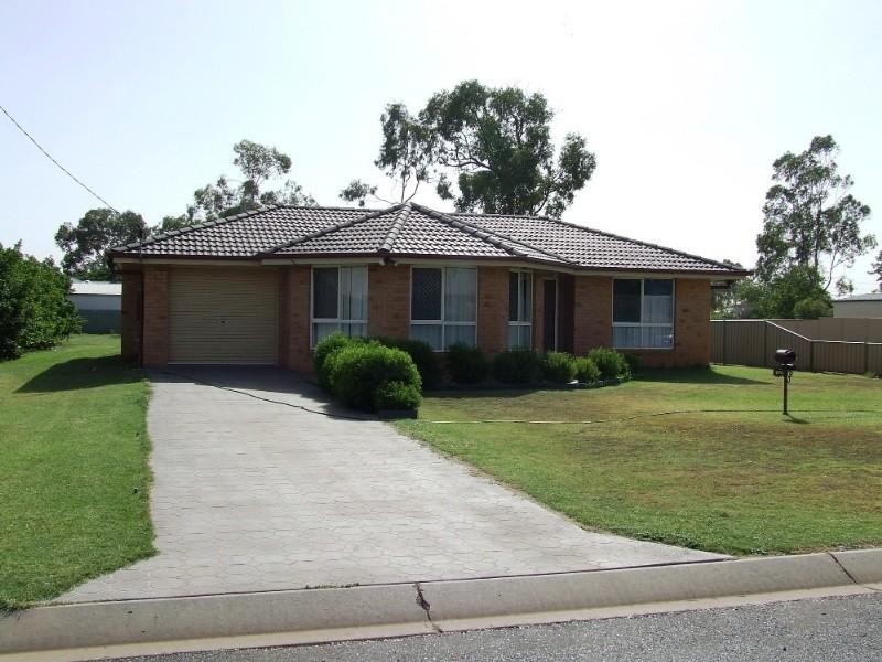 17 Taylor Street, St George QLD 4487