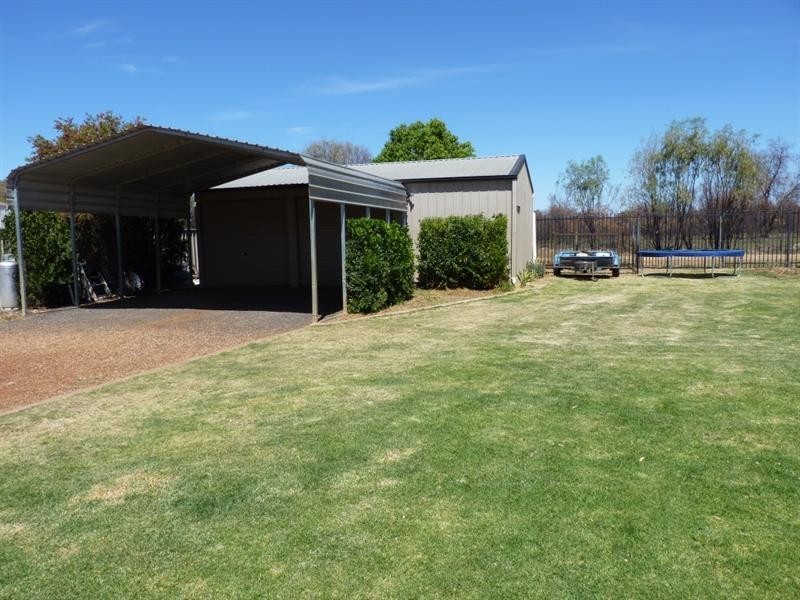 20 Taylor Street, St George QLD 4487