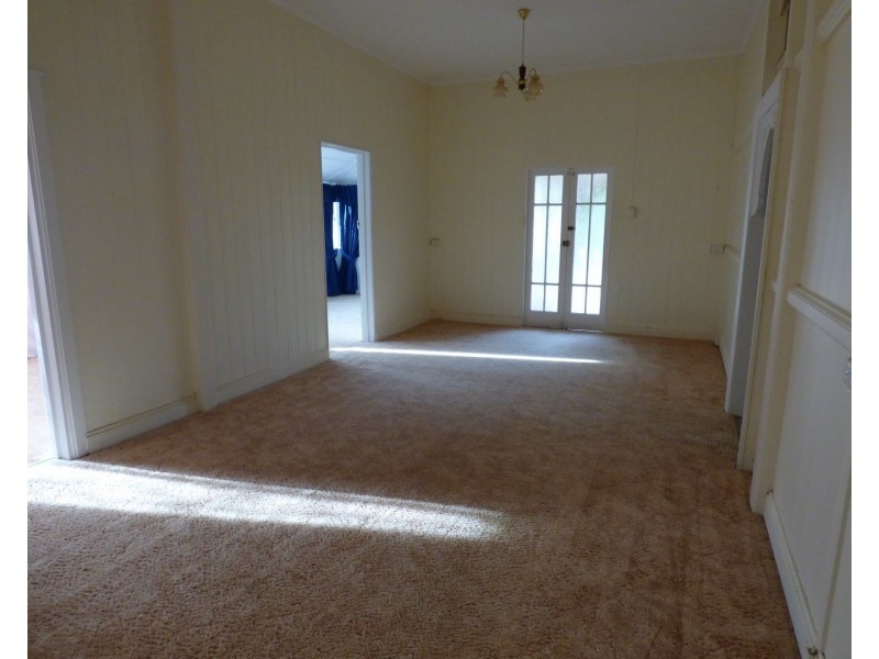 84 Grey Street, St George QLD 4487