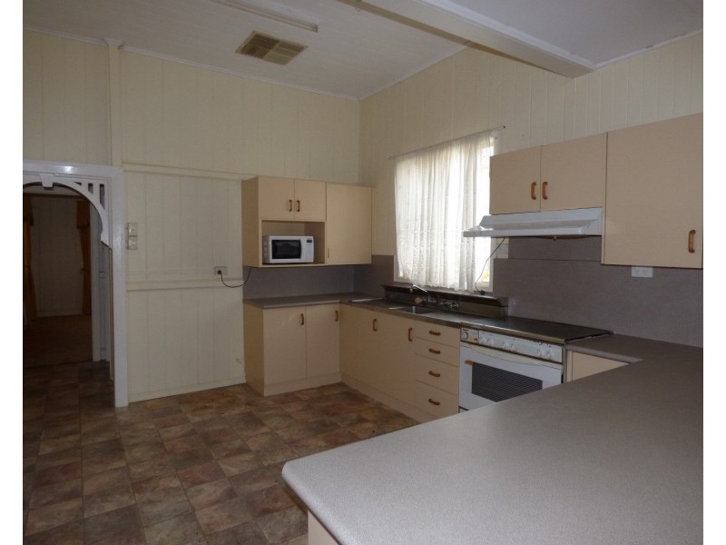 84 Grey Street, St George QLD 4487