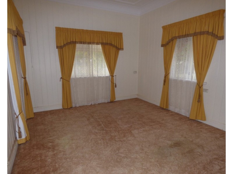 84 Grey Street, St George QLD 4487