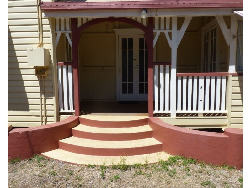 84 Grey Street, St George QLD 4487