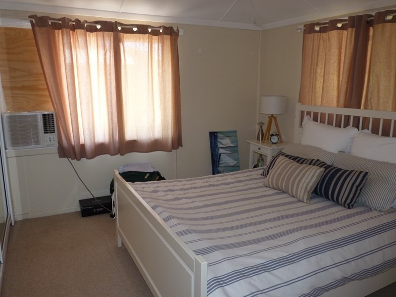 12 Hutt Street, St George QLD 4487