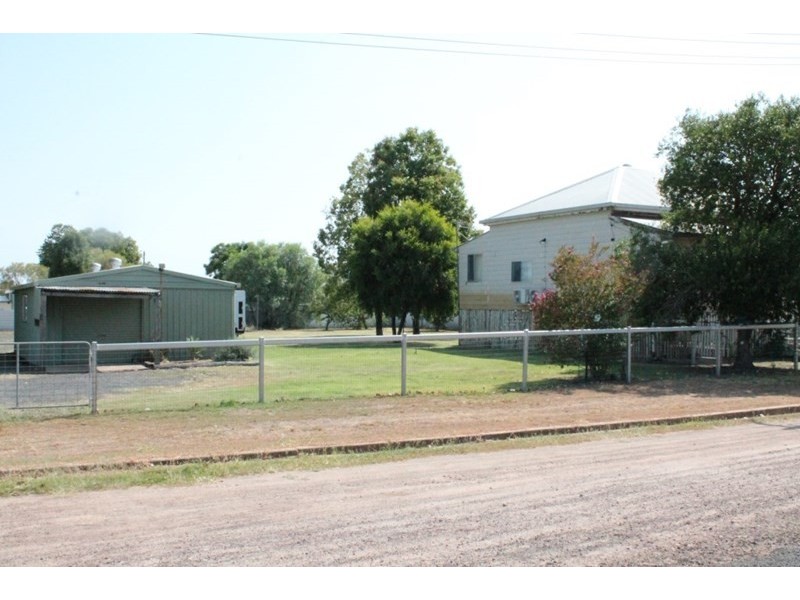 11 CHARLES Street, Surat QLD 4417