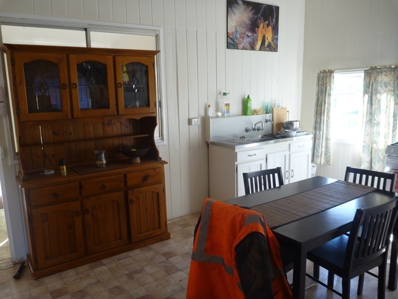 11 CHARLES Street, Surat QLD 4417