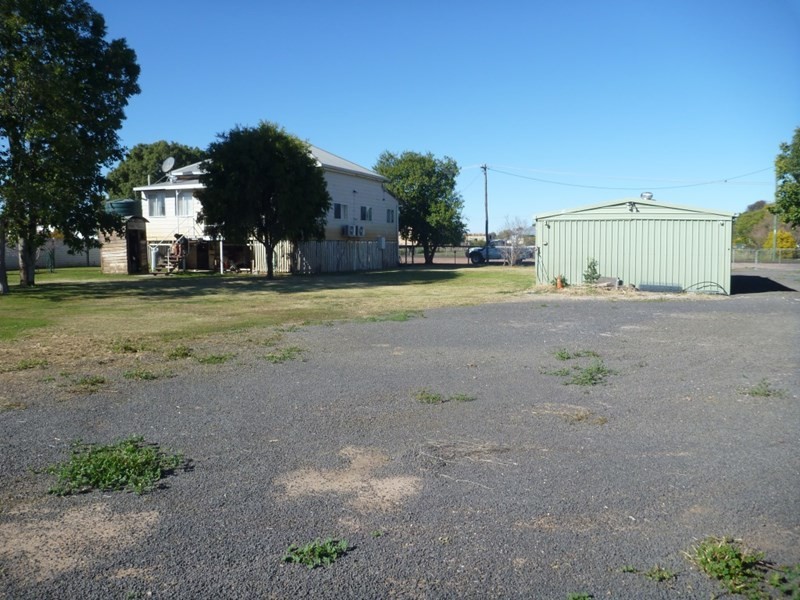 11 CHARLES Street, Surat QLD 4417