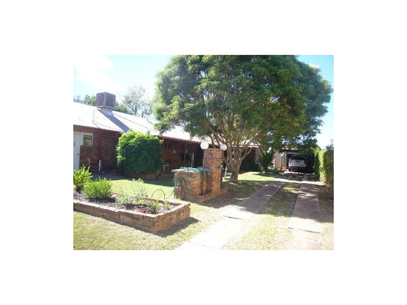 136 Victoria Street, St George QLD 4487