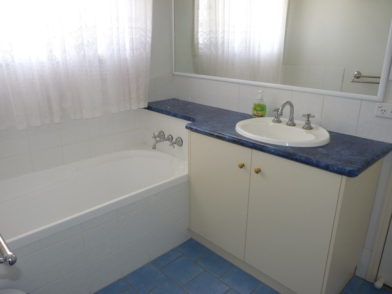 17 Taylor Street, St George QLD 4487