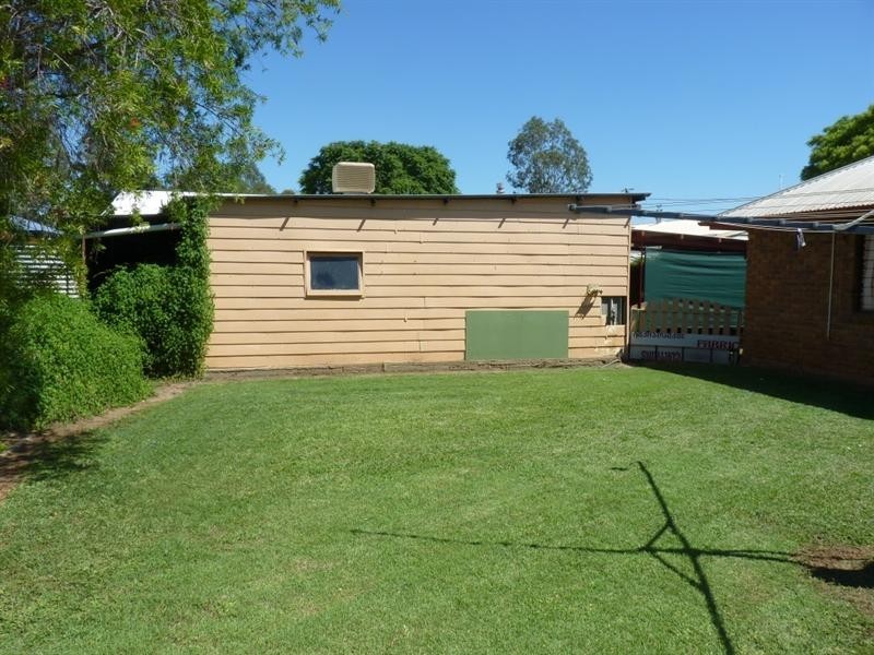 136 VICTORIA Street, St George QLD 4487