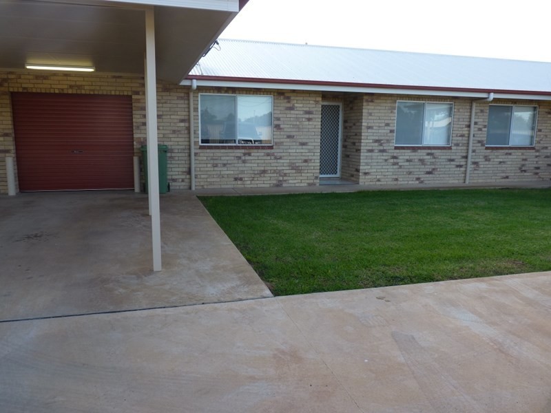 2/2 Taylor Street, St George QLD 4487