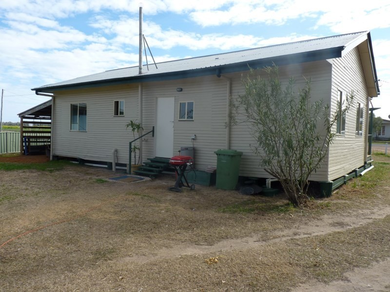 1 Moore Street, Dirranbandi QLD 4486