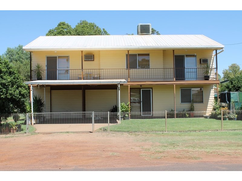 14 Elizabeth Street, St George QLD 4487