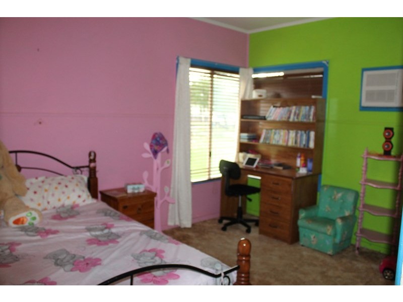 11 Hutt Street, St George QLD 4487