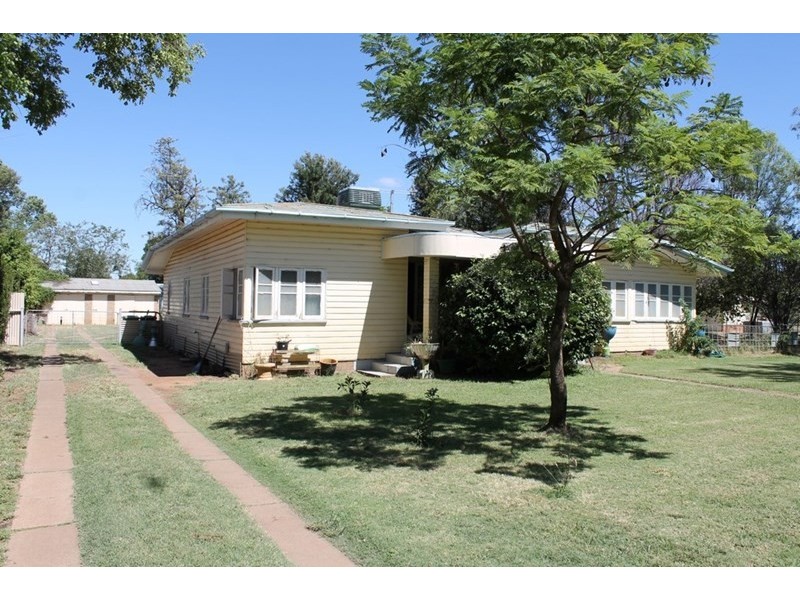 70 Grey Street, St George QLD 4487