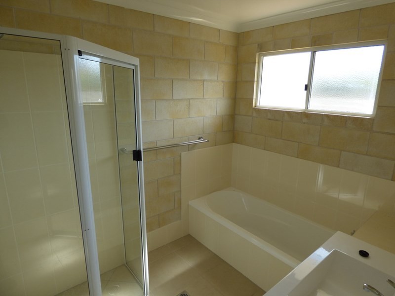 Unit 2 1 Taylor Street, St George QLD 4487