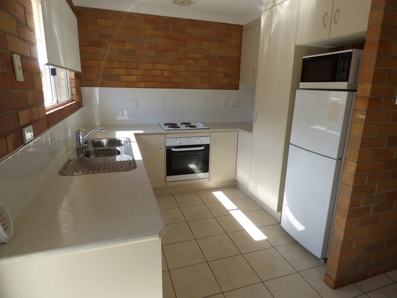 3/2 Taylor Street, St George QLD 4487