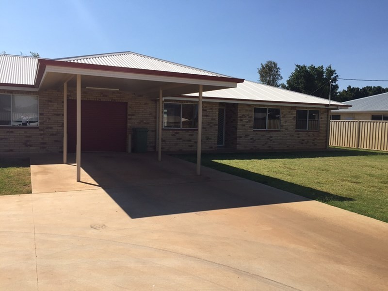 1/2 Taylor Street, St George QLD 4487