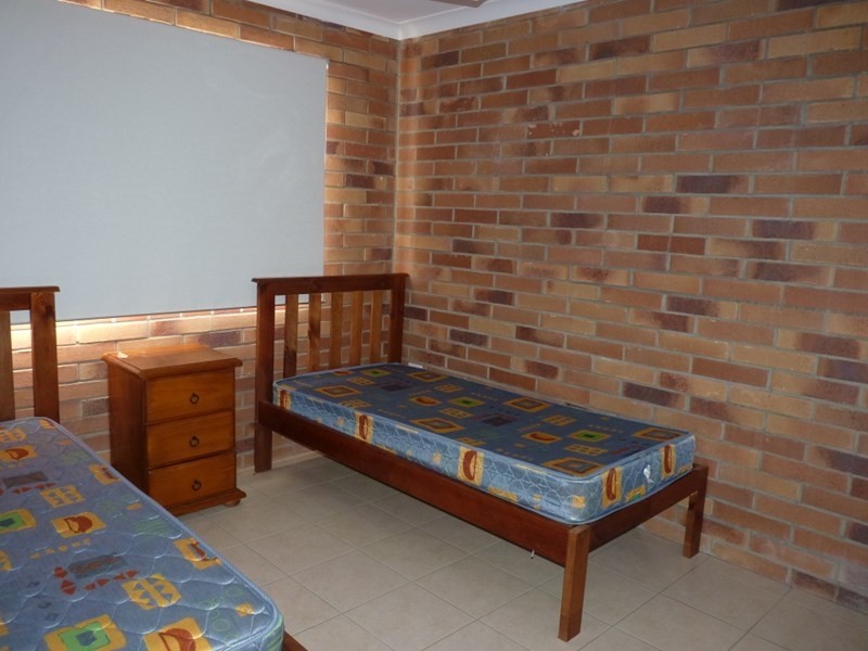 1/2 Taylor Street, St George QLD 4487