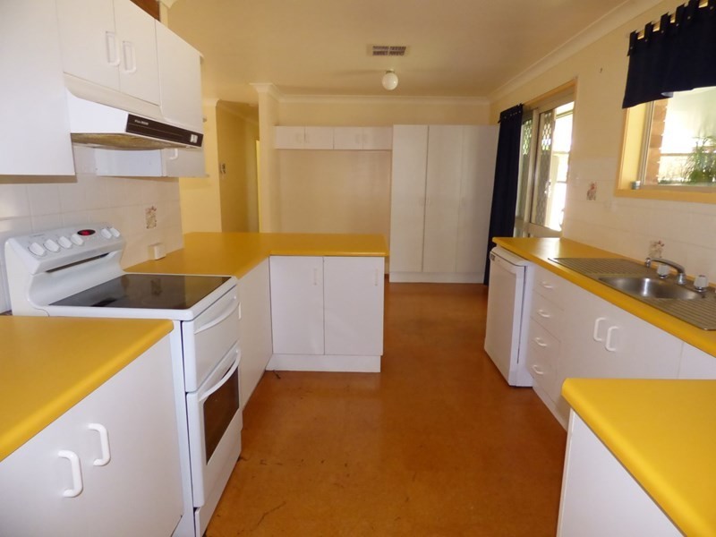 15 Wattle Drive, St George QLD 4487