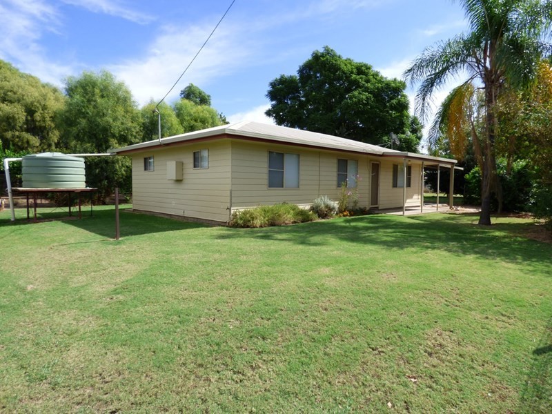 4 Elizabeth Street, St George QLD 4487