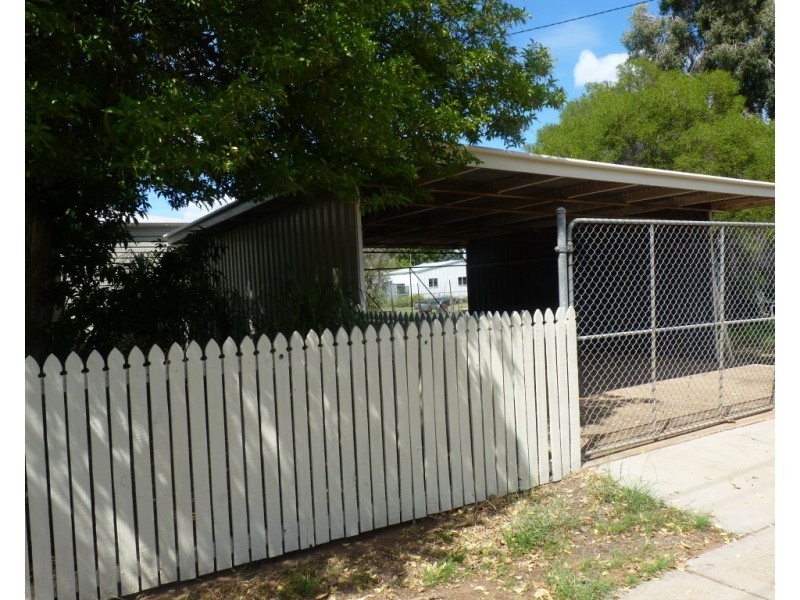 164 VICTORIA Street, St George QLD 4487