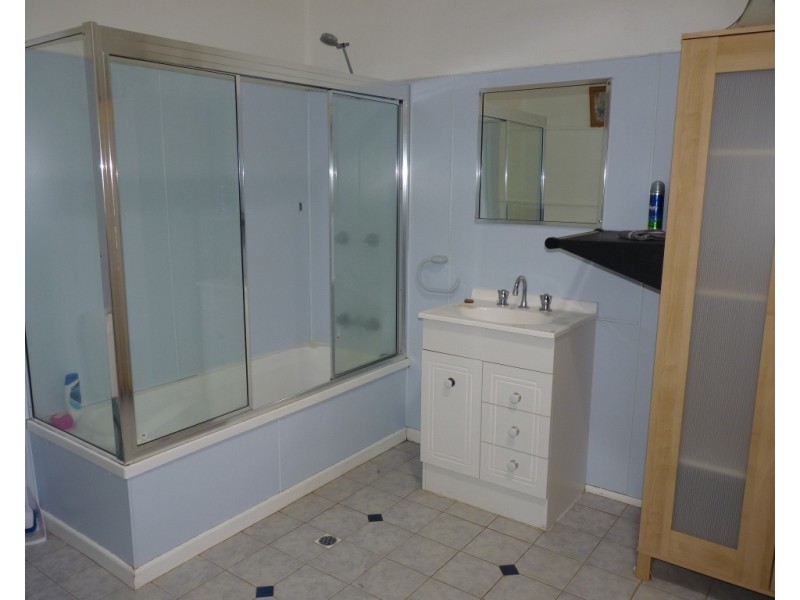 164 VICTORIA Street, St George QLD 4487