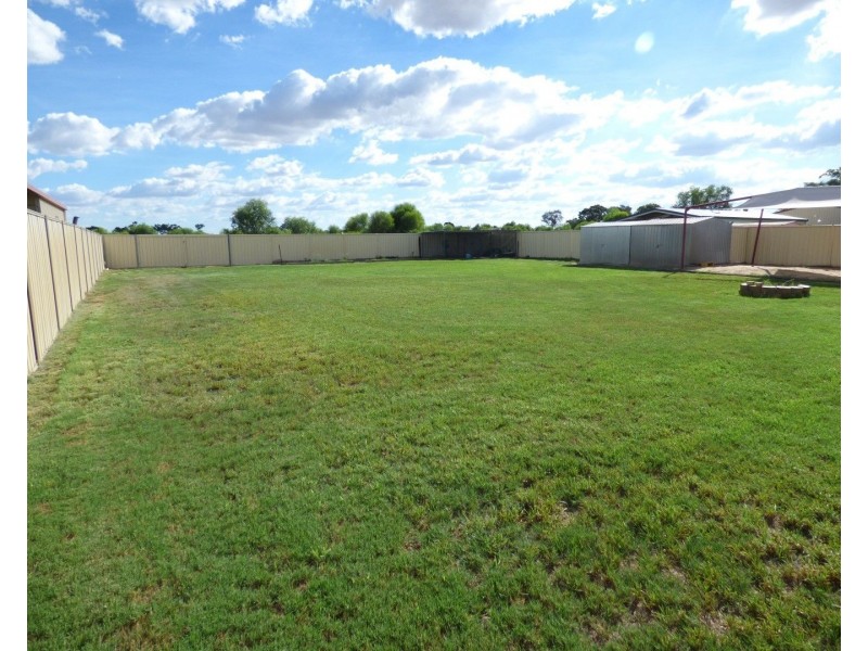 10 TAYLOR Street, St George QLD 4487