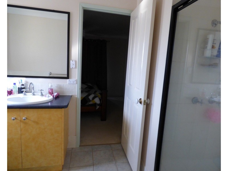 10 TAYLOR Street, St George QLD 4487