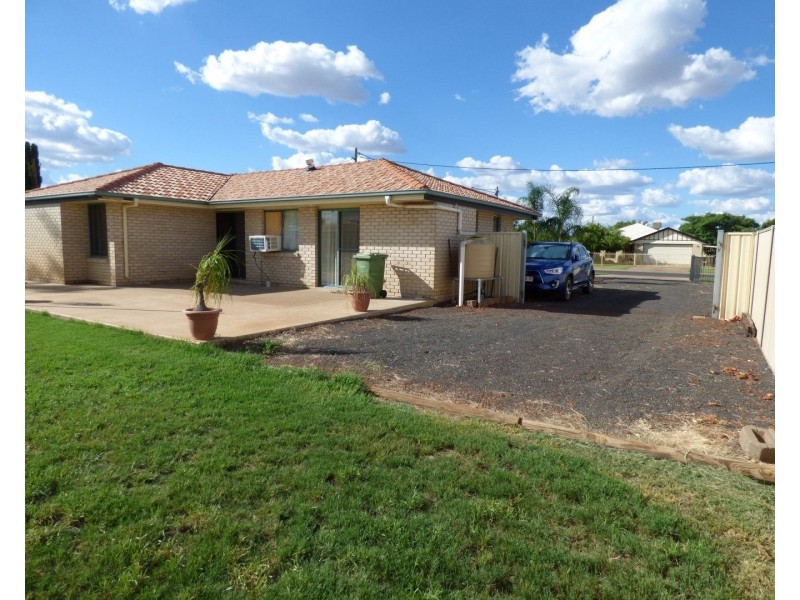 10 TAYLOR Street, St George QLD 4487