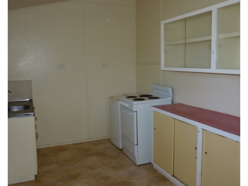 Unit 2, 140 Alfred Street, St George QLD 4487