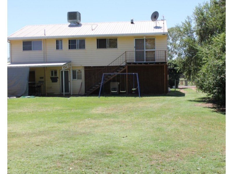 14 Elizabeth Street, St George QLD 4487