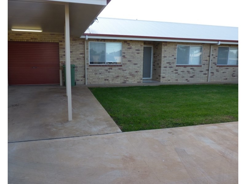 Unit 2, 2 Taylor Street, St George QLD 4487