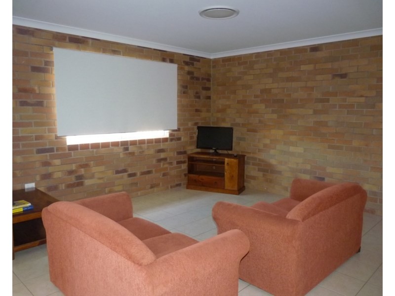 Unit 2, 2 Taylor Street, St George QLD 4487