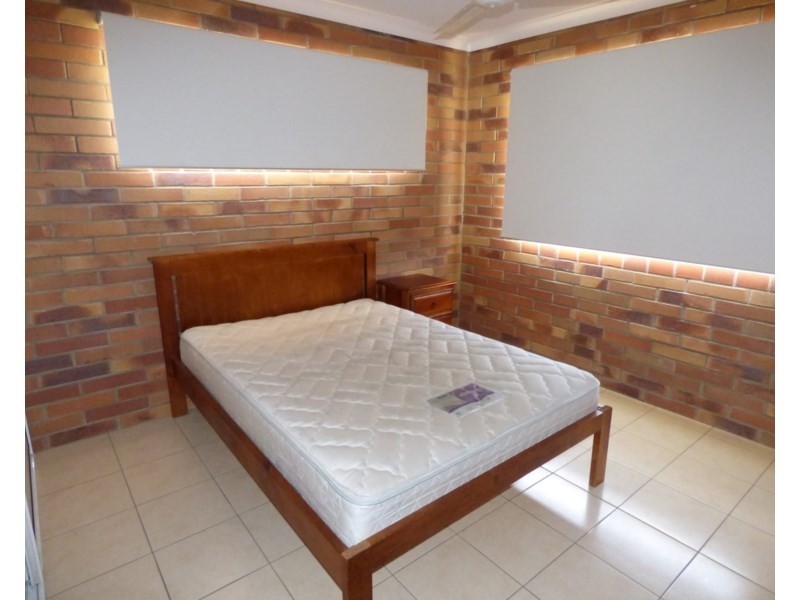 Unit 1, 2 Taylor Street, St George QLD 4487