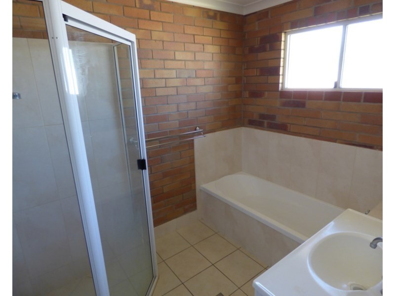 Unit 1, 2 Taylor Street, St George QLD 4487