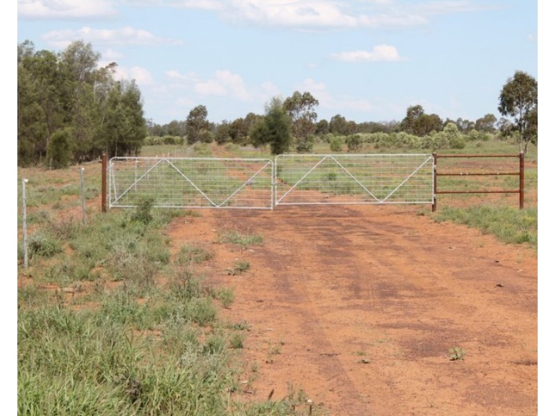 23365 MOONIE Highway, St George QLD 4487
