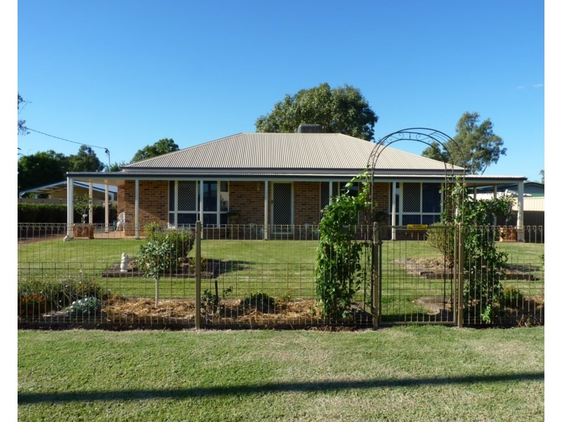 21 TAYLOR Street, St George QLD 4487