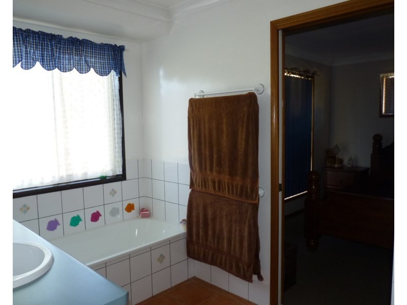 21 TAYLOR Street, St George QLD 4487