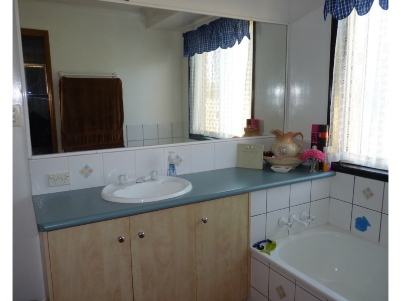 21 TAYLOR Street, St George QLD 4487