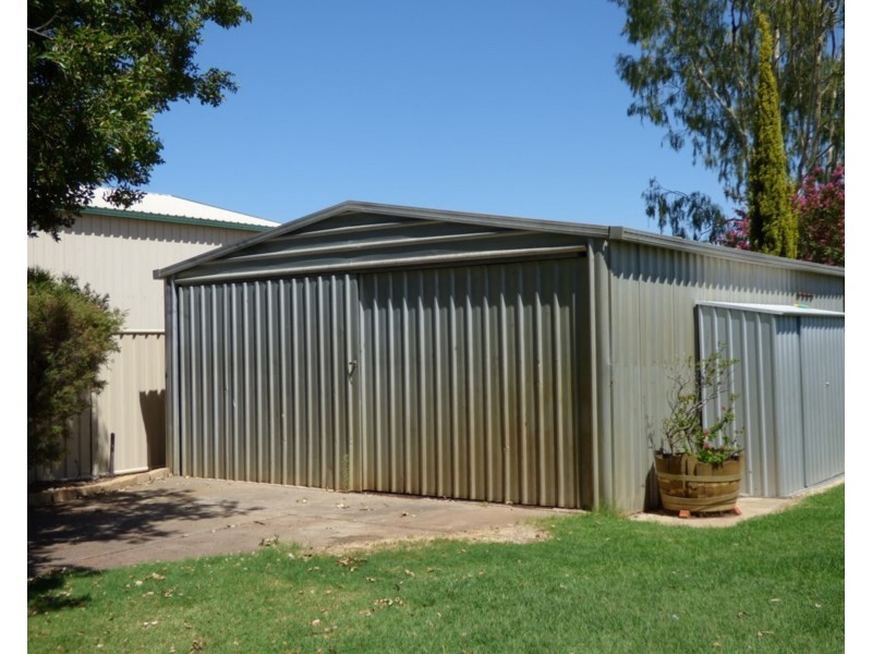 15 Wattle Drive, St George QLD 4487