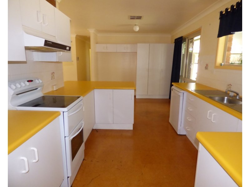 15 Wattle Drive, St George QLD 4487