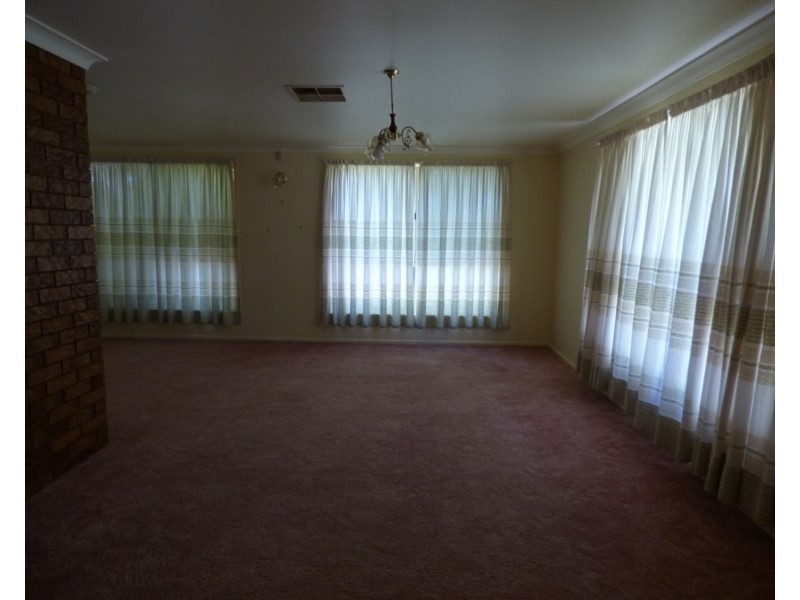 15 Wattle Drive, St George QLD 4487