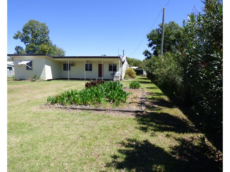 58 CHURCH Street, St George QLD 4487