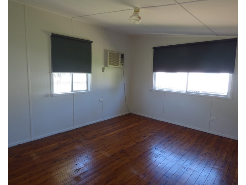 58 CHURCH Street, St George QLD 4487