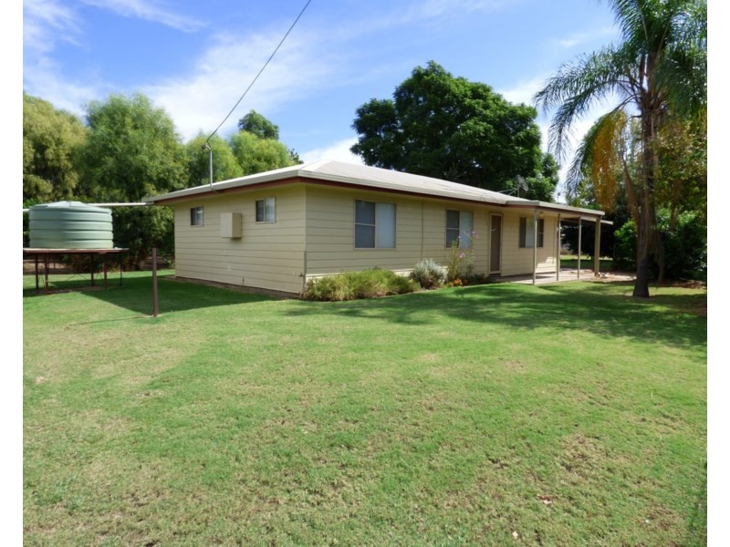 4 Elizabeth Street, St George QLD 4487
